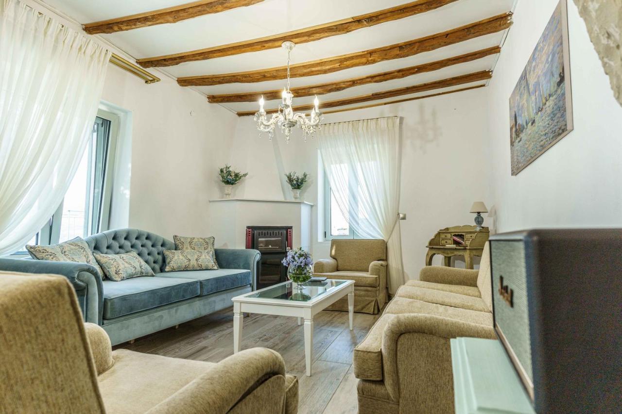 Villa Simantiri Pombia المظهر الخارجي الصورة