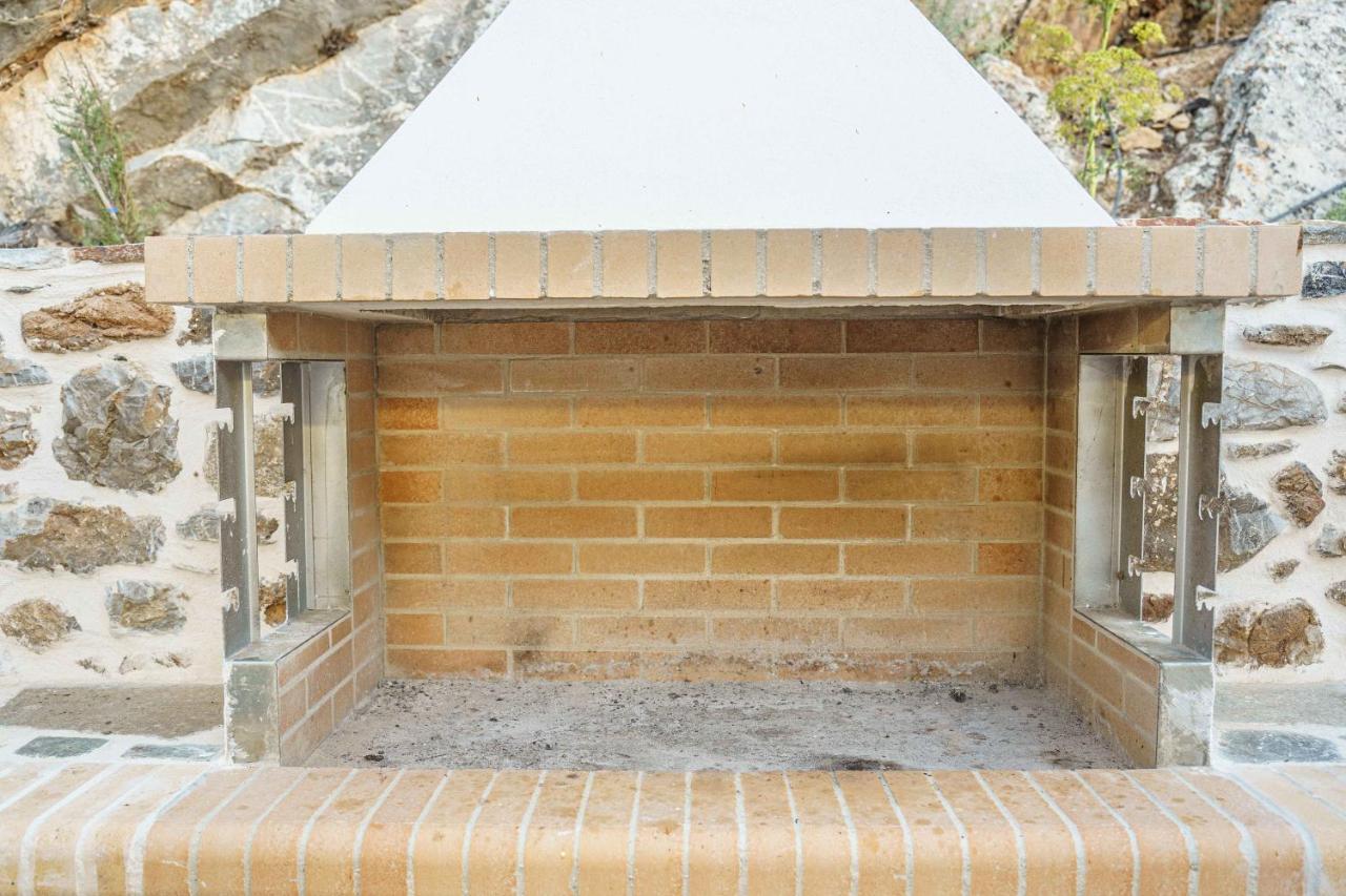 Villa Simantiri Pombia المظهر الخارجي الصورة