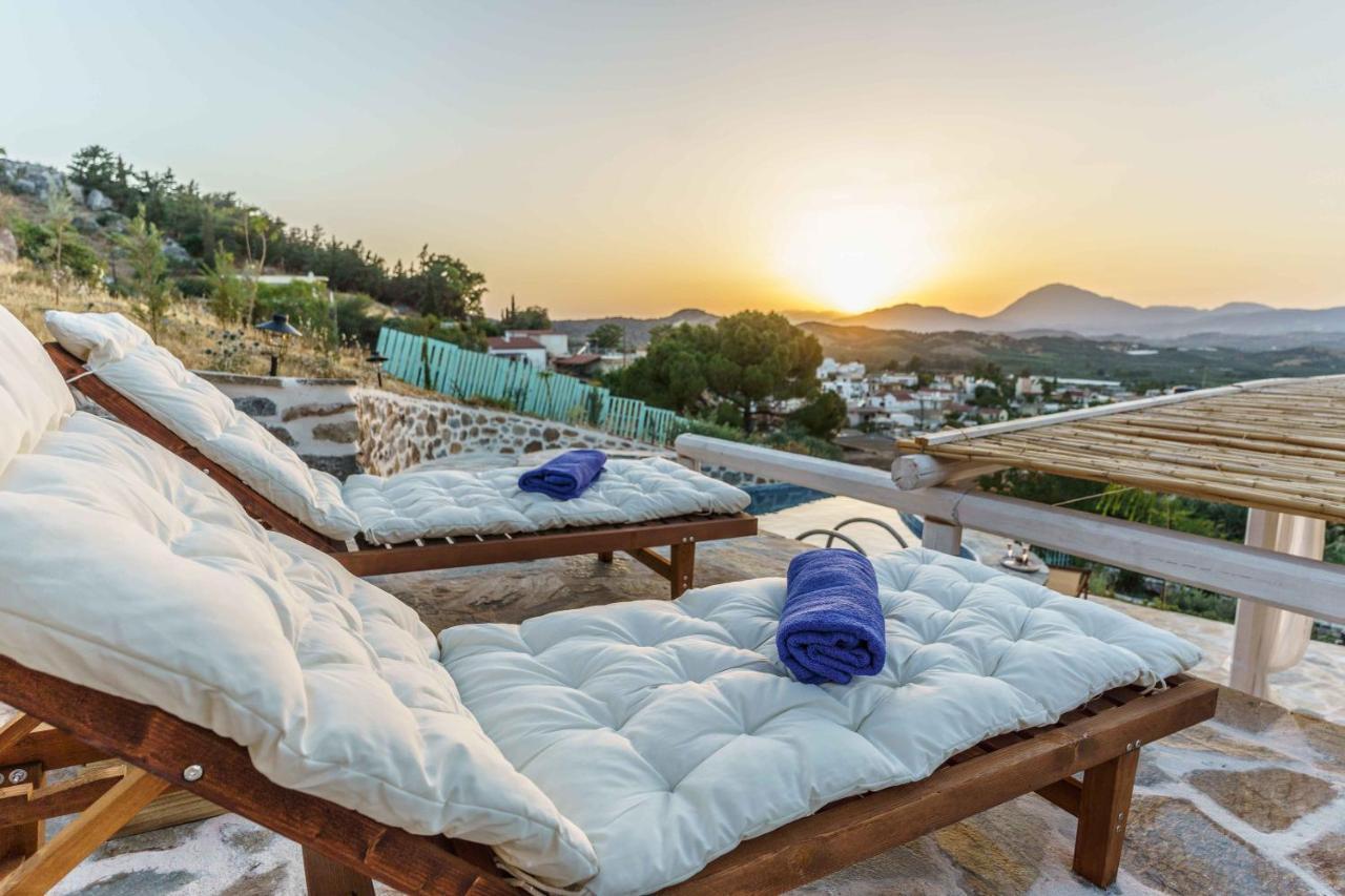 Villa Simantiri Pombia المظهر الخارجي الصورة